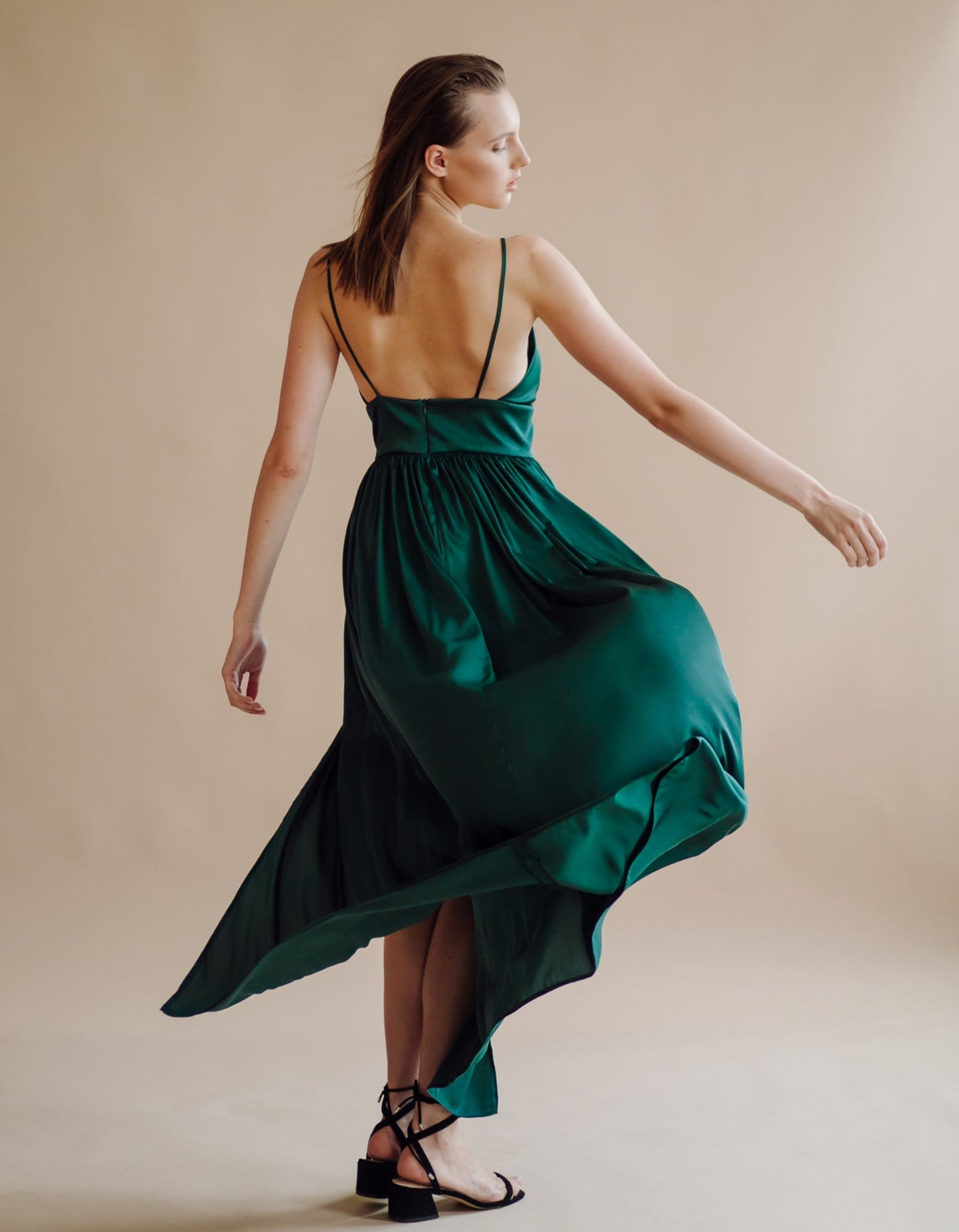 femme_robe_asymetrique