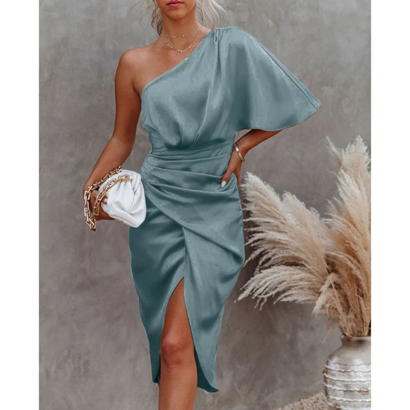 Robe Asymétrique Epaule Bleu Brouillard chez Robe Asymétrique