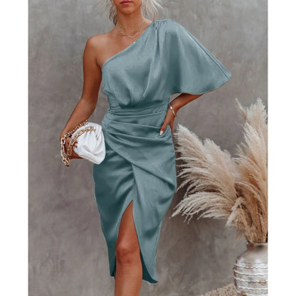 Robe Asymétrique Epaule Bleu Brouillard chez Robe Asymétrique