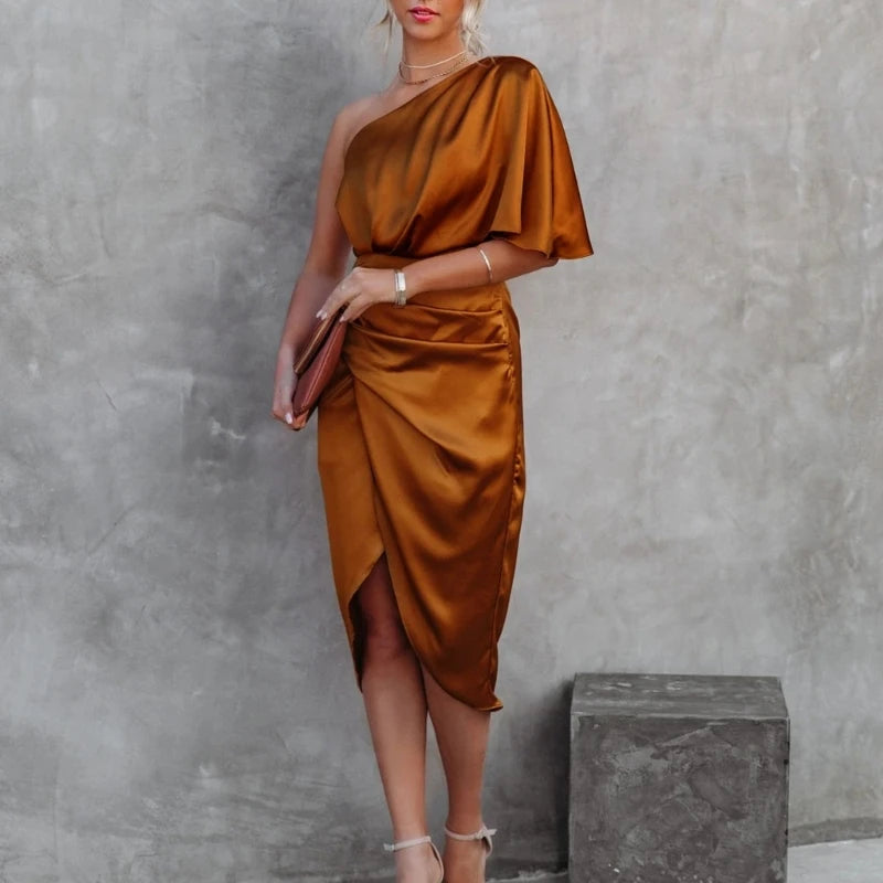 Robe Asymétrique Epaule chez Robe Asymétrique